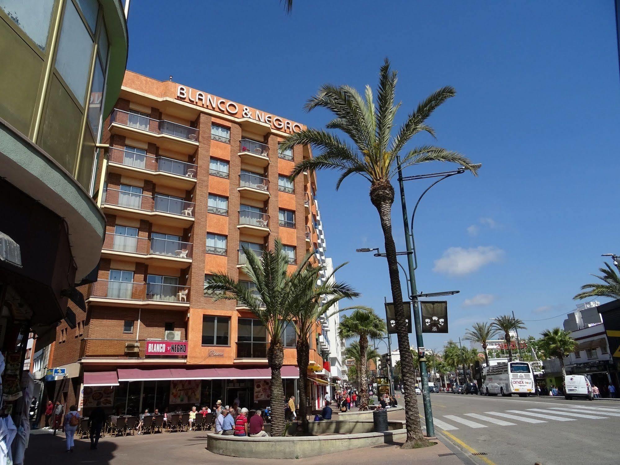 Blanco Y Negro Apartments Lloret de Mar Ngoại thất bức ảnh