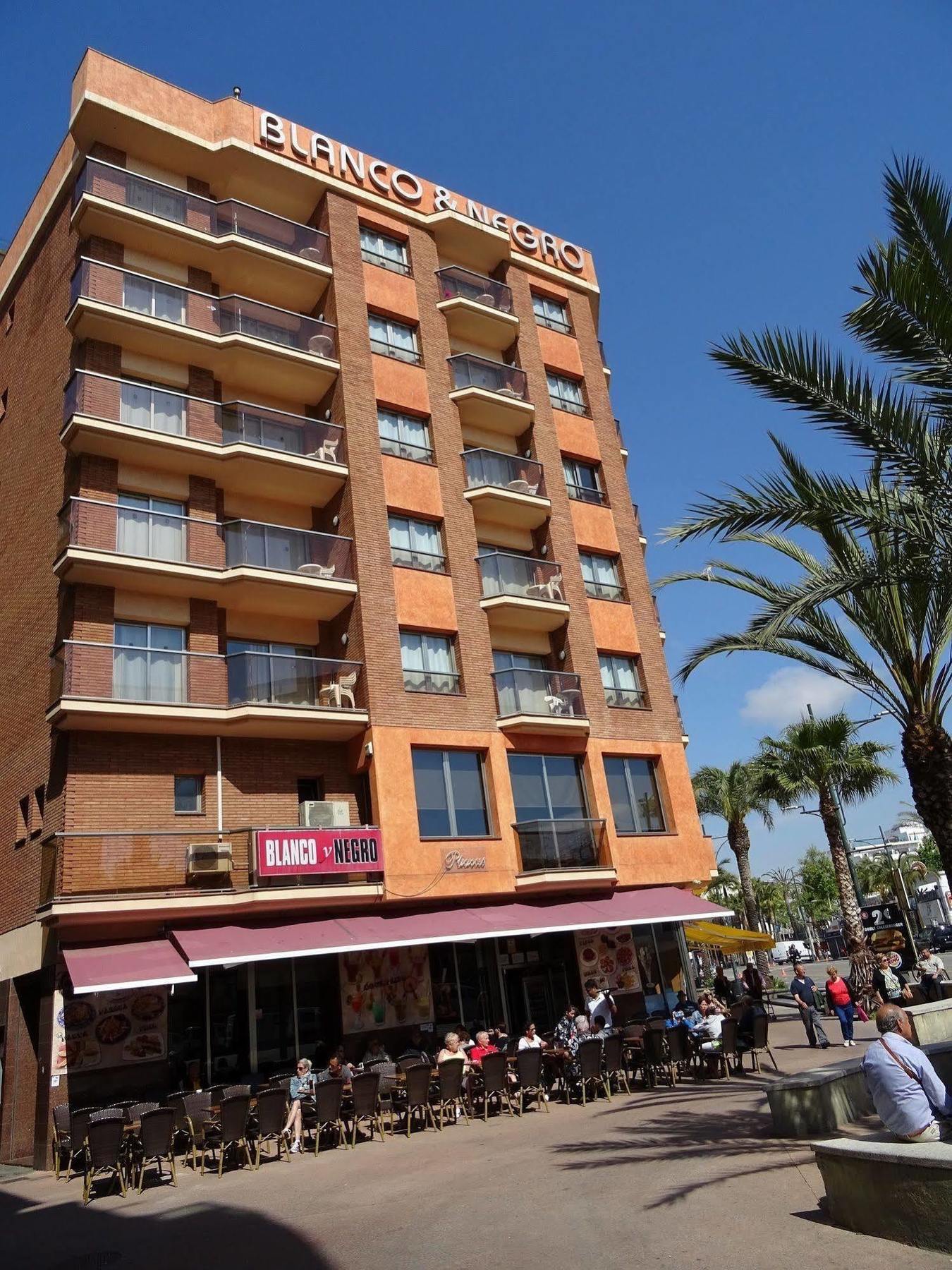 Blanco Y Negro Apartments Lloret de Mar Ngoại thất bức ảnh