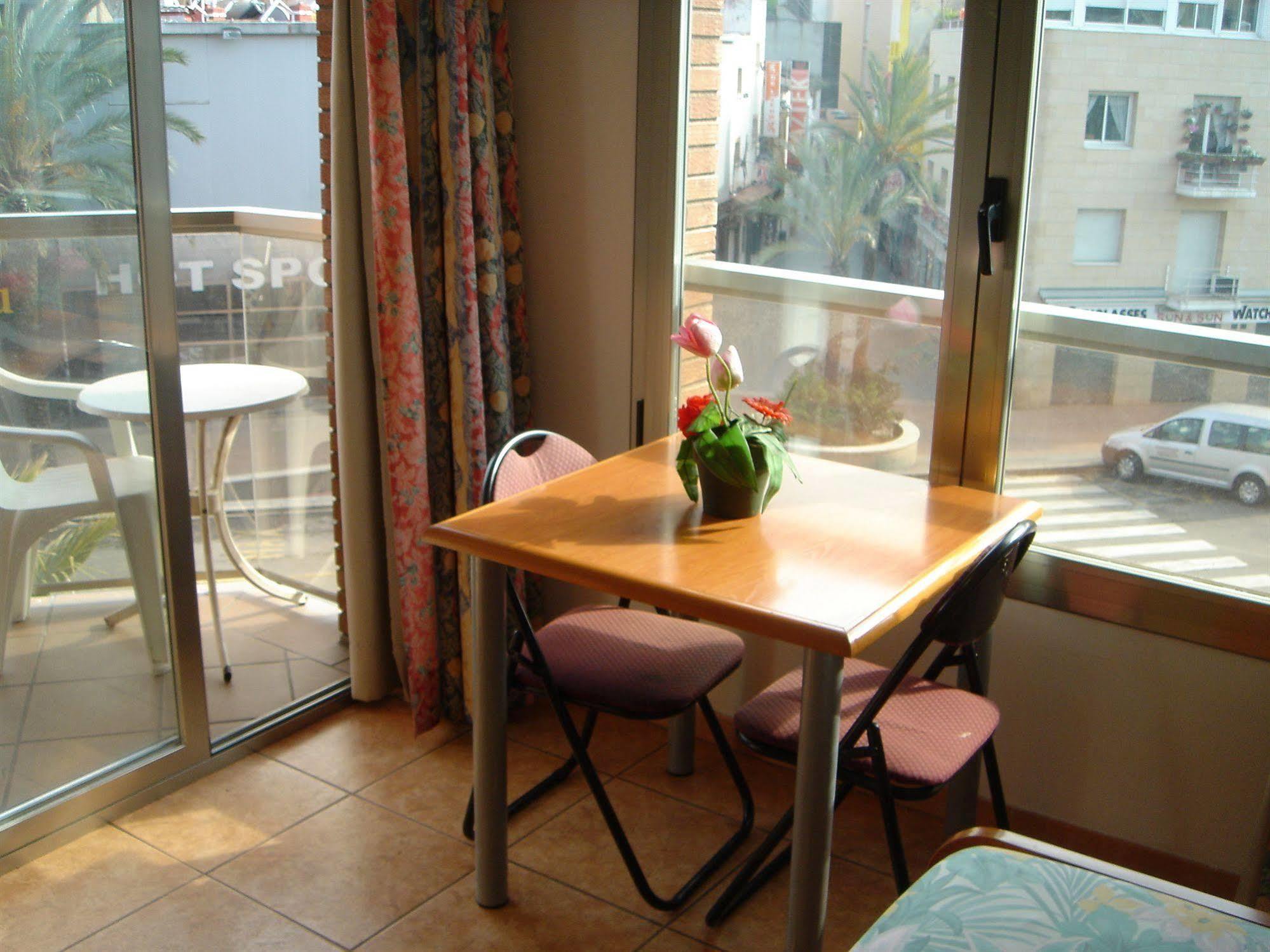 Blanco Y Negro Apartments Lloret de Mar Ngoại thất bức ảnh